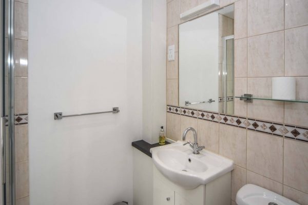 Bedrooms in the Farmhouse have En-Suite Shower rooms